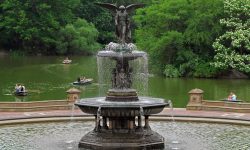 fontain in central park and boats on the lake in the background
